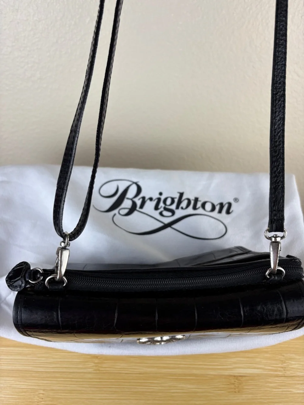 Brighton Black Croc-Embossed Crossbody Wallet Purse Heart Clasp W/Bag VTG